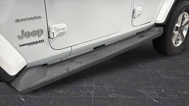 Used 2022 Bright White Clearcoat Jeep Unlimited Sahara image 36