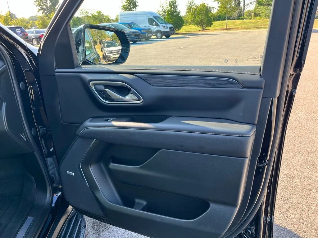 Used 2022 Black GMC SLT image 10