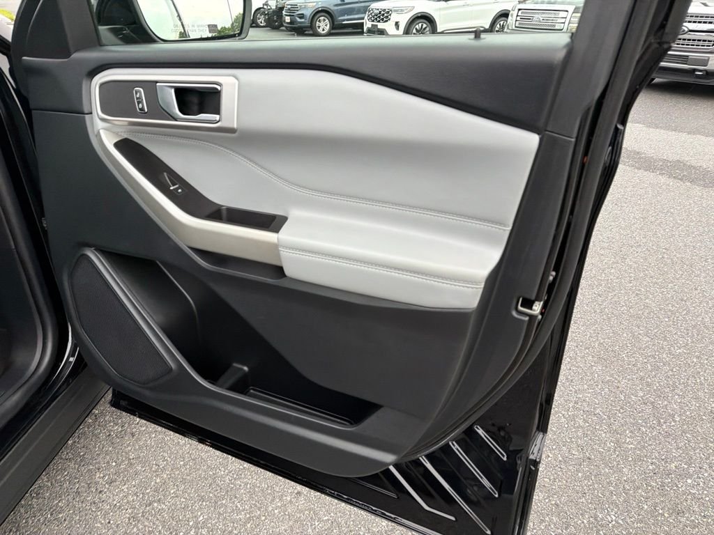 Certified Used 2022 Black Metallic Ford XLT image 25