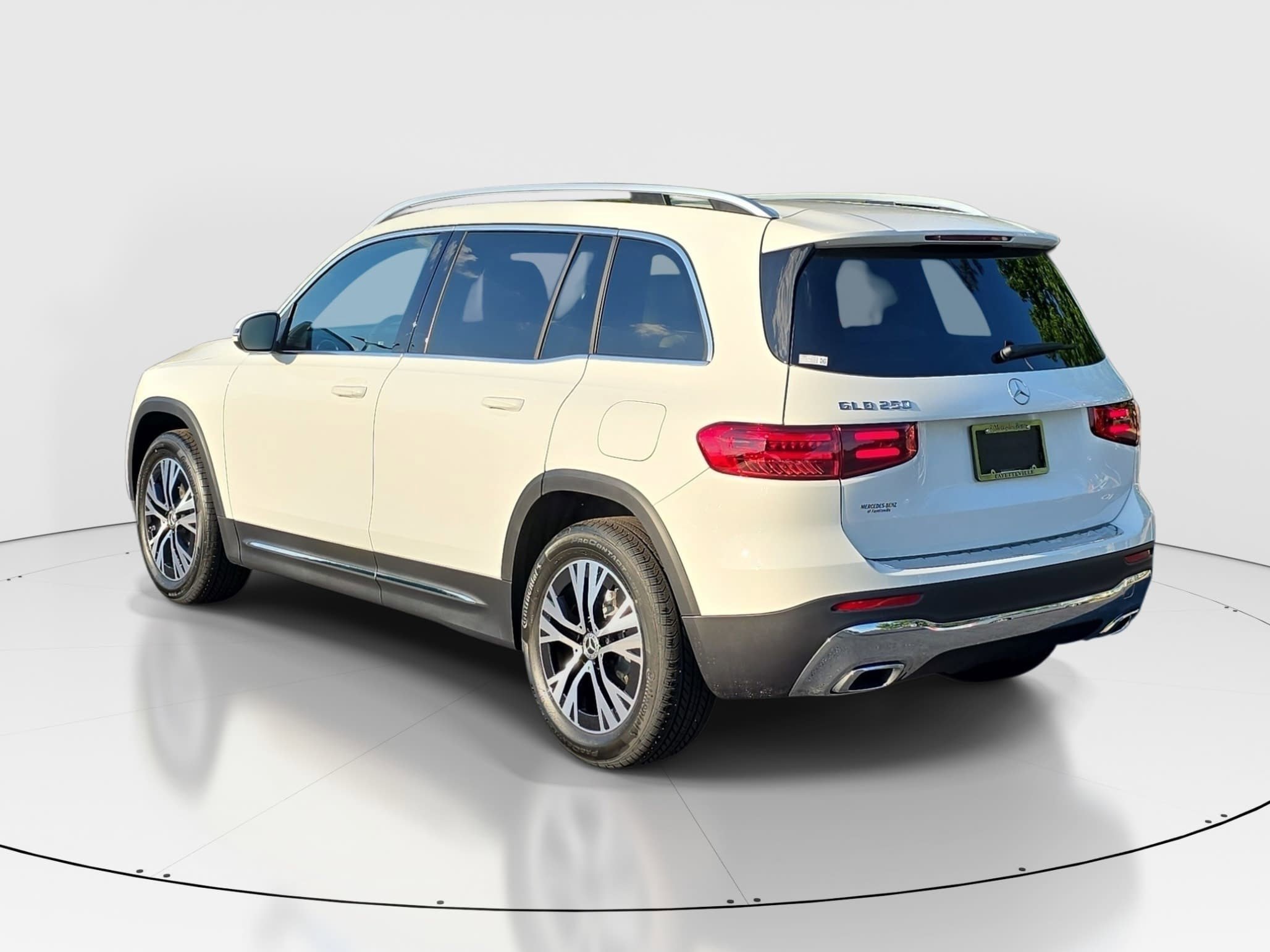 New 2026 Polar White Mercedes-Benz GLB250 image 7
