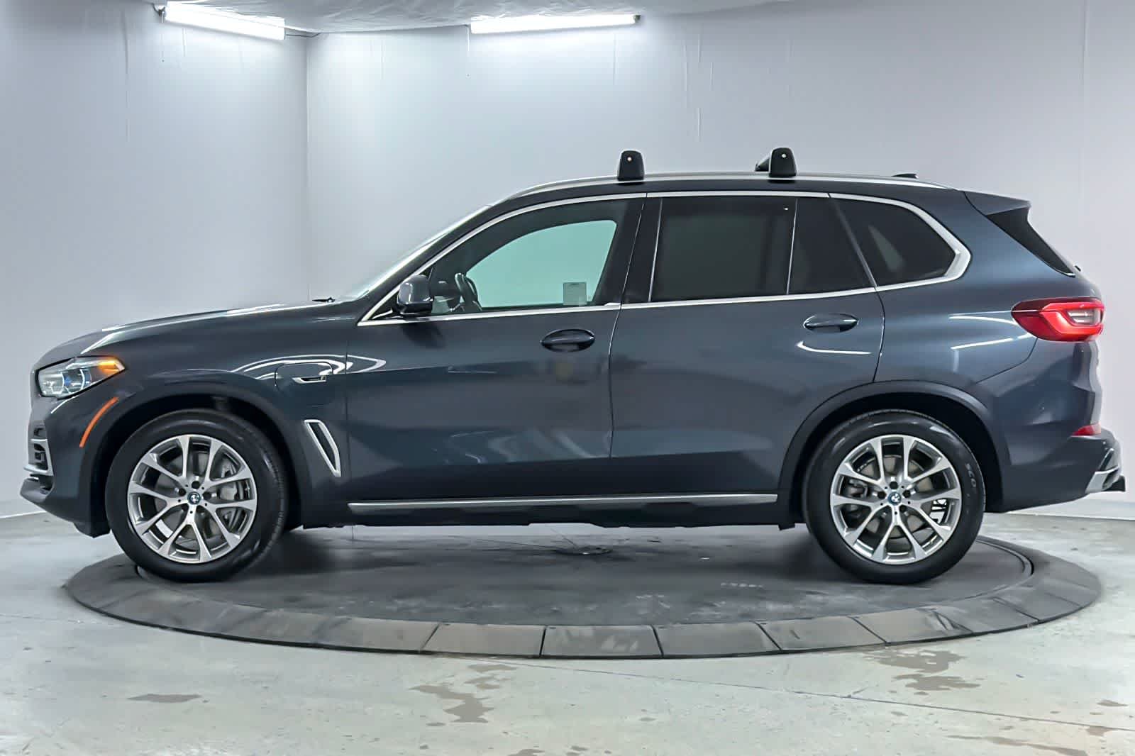 Used 2022 Arctic Grey Metallic BMW xDrive45e image 5