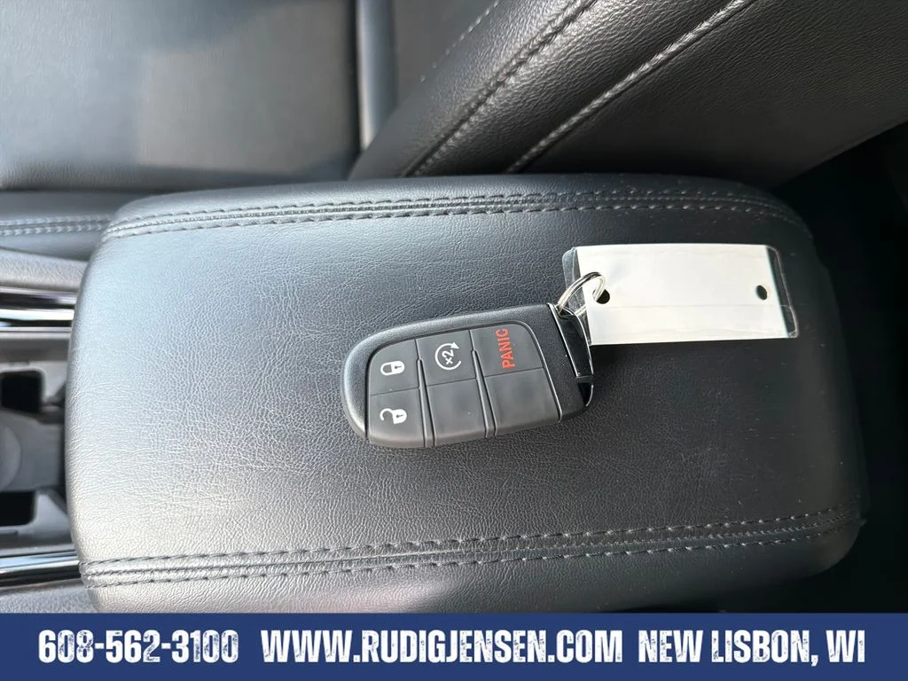 Used 2025 White Jeep Limited image 27