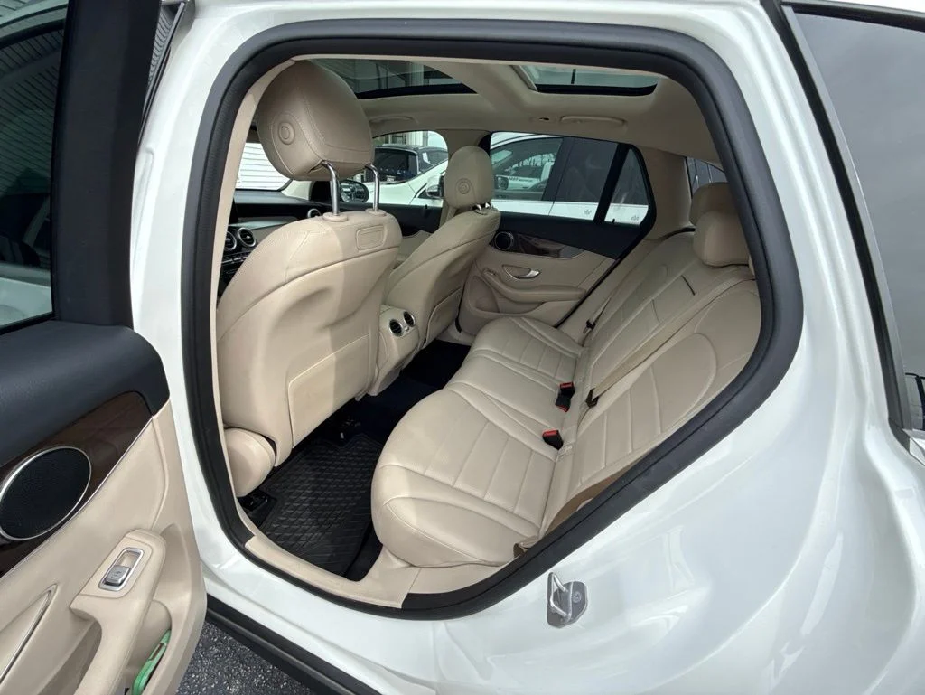 Used 2019  Mercedes-Benz GLC 300 image 8