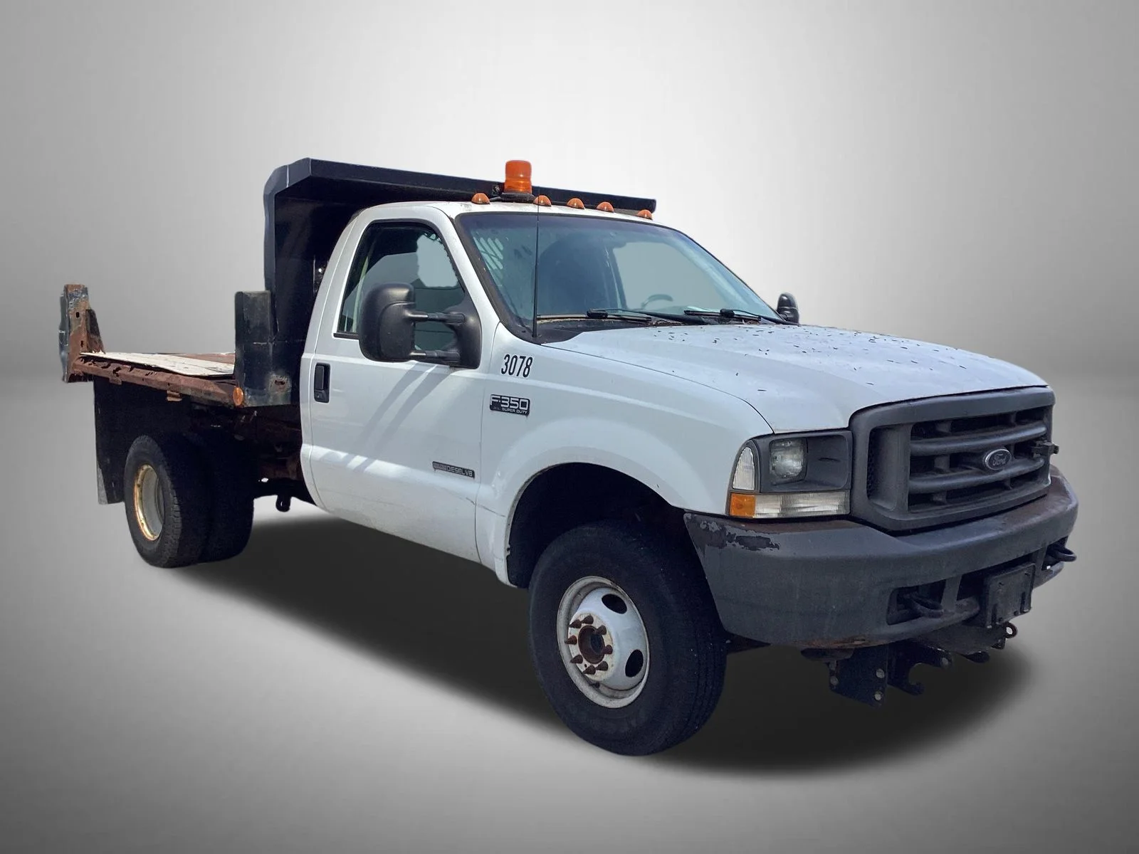 Used 2002 White Ford XL image 2
