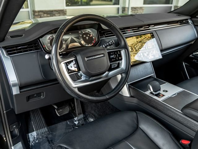 Used 2024 Santorini Black Metallic Land Rover SE image 17