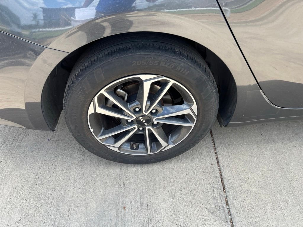 Used 2024 Gray Kia LXS image 13