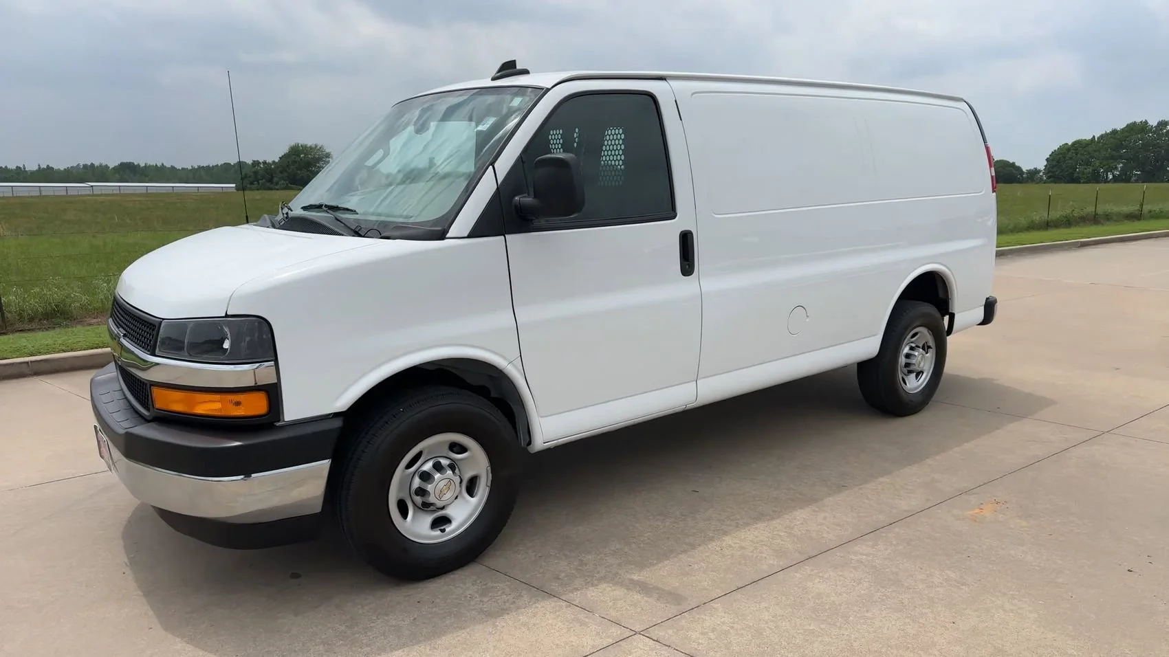 Used 2024 Summit White Chevrolet Work Van image 5