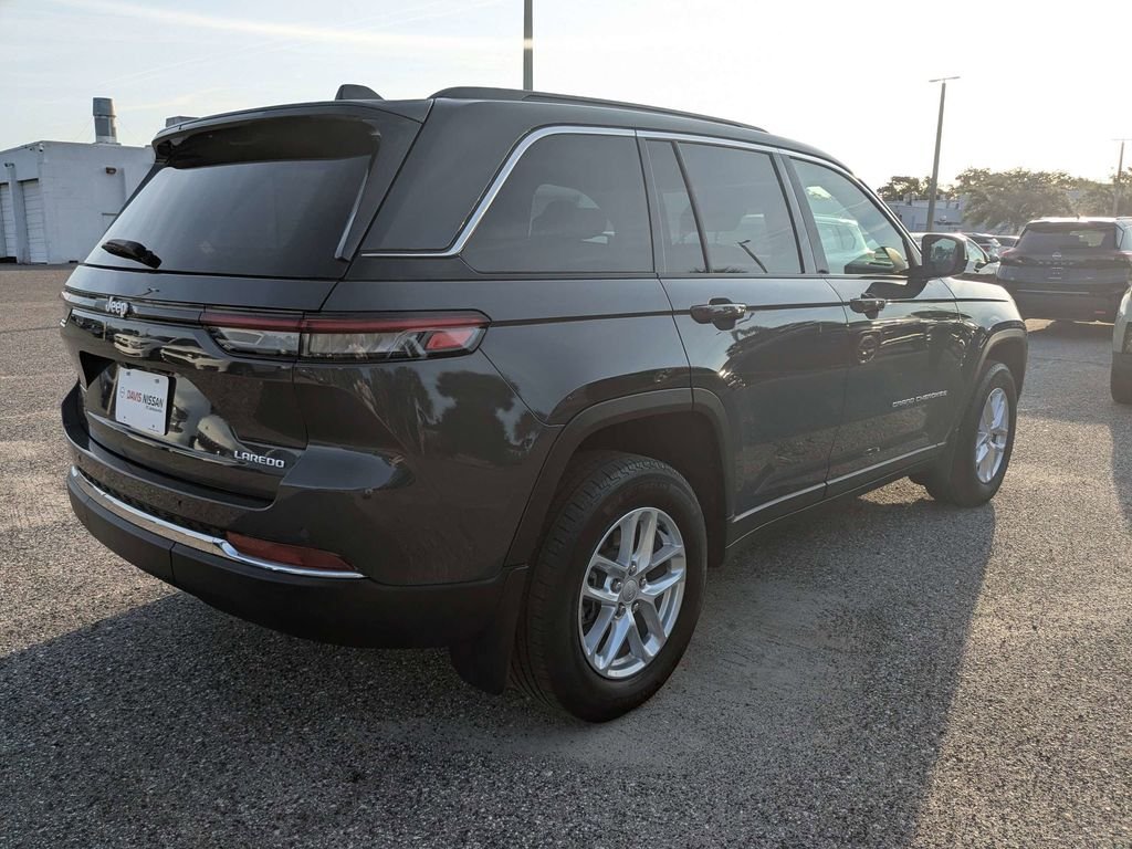 2025 Jeep Grand Cherokee Laredo - Photo 4
