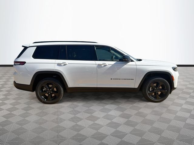 New 2027 White Jeep Limited image 8