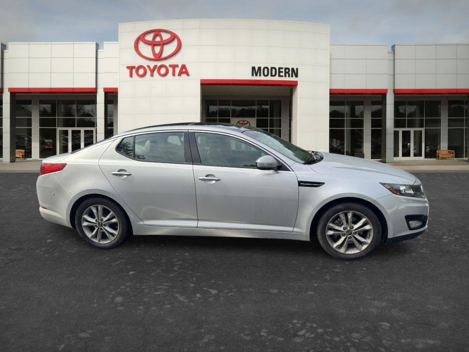 Used 2011 Bright Silver Kia EX image 17