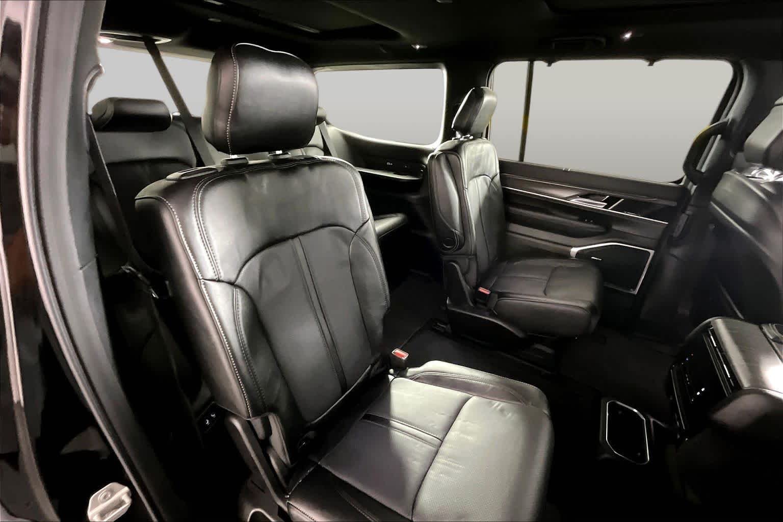 Certified Used 2024 Diamond Black Crystal Pearlcoat Jeep Series II image 19