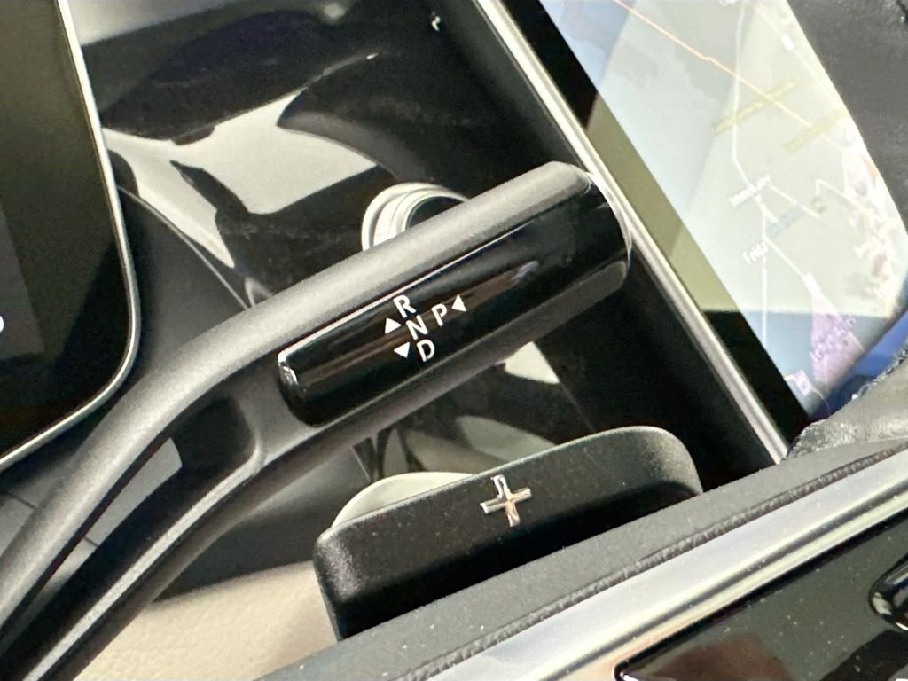 New 2026 Verde Silver Metallic Mercedes-Benz GLC 300 image 17