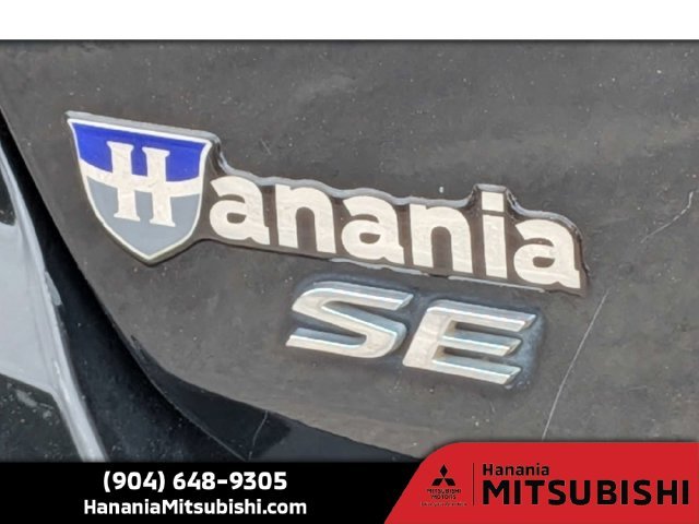 Used 2018 Black Hyundai SE image 7
