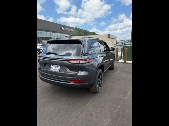 Used 2024 Gray Jeep Limited image 5