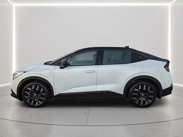 New 2026 Everest White Pearl TriCoat / Super Black Two-tone Nissan Platinum+ image 3