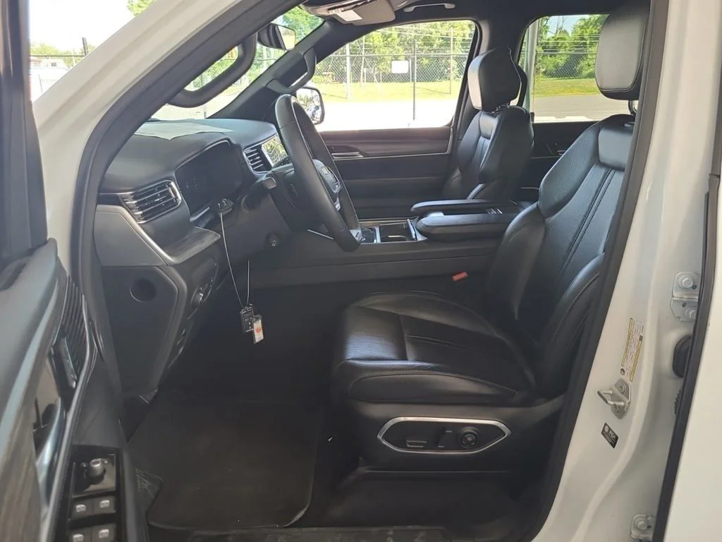 Used 2023 White Jeep Series II image 12