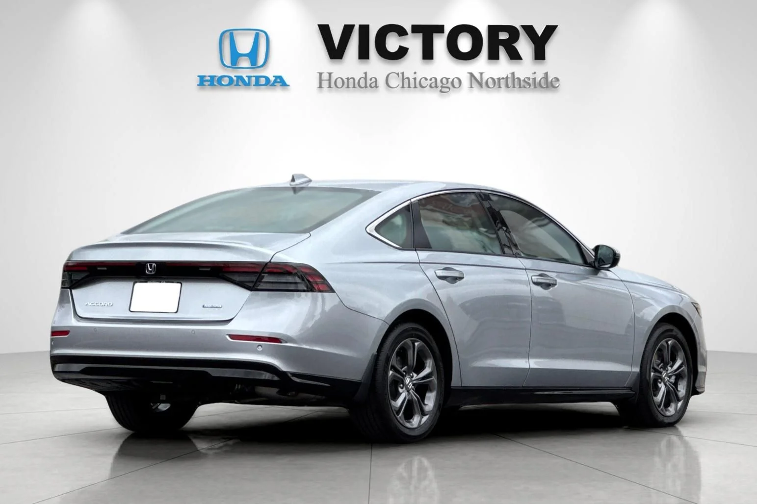 Certified Used 2025 Solar Silver Metallic Honda EX-L image 5