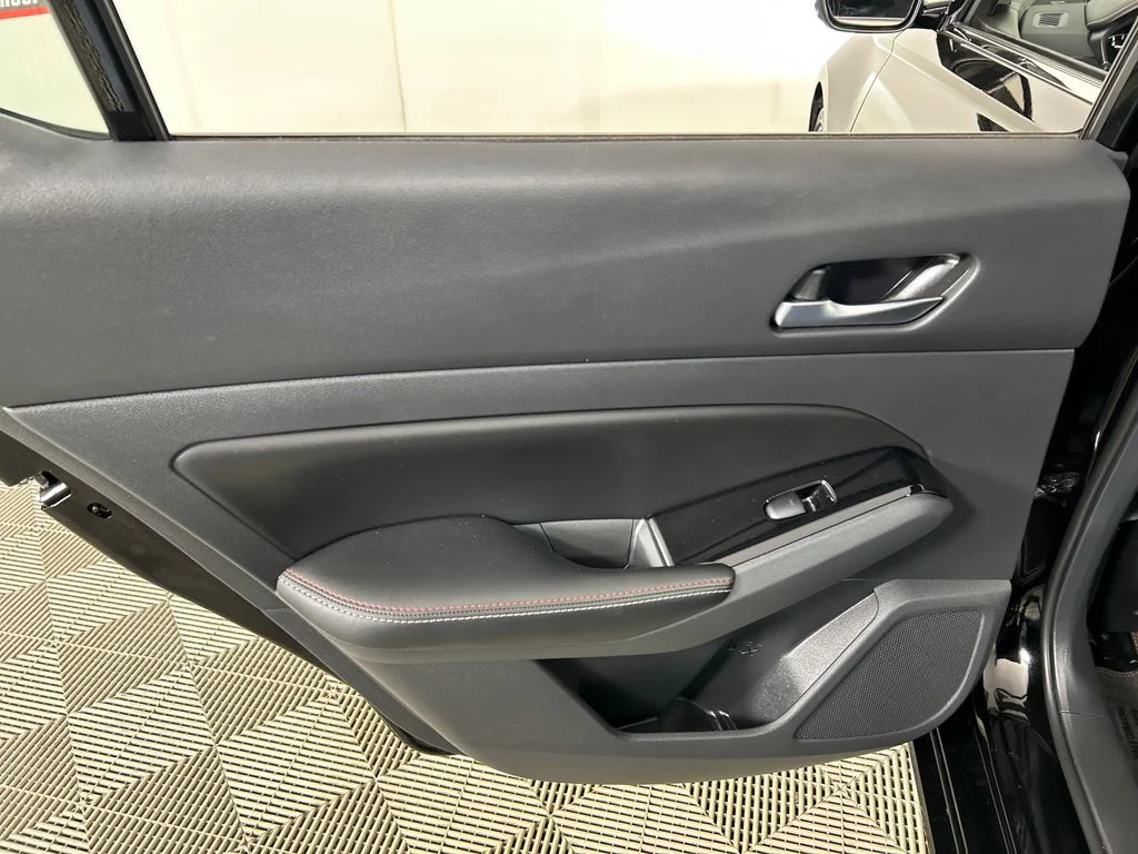 Used 2023 Black Nissan 2.0 SR image 17