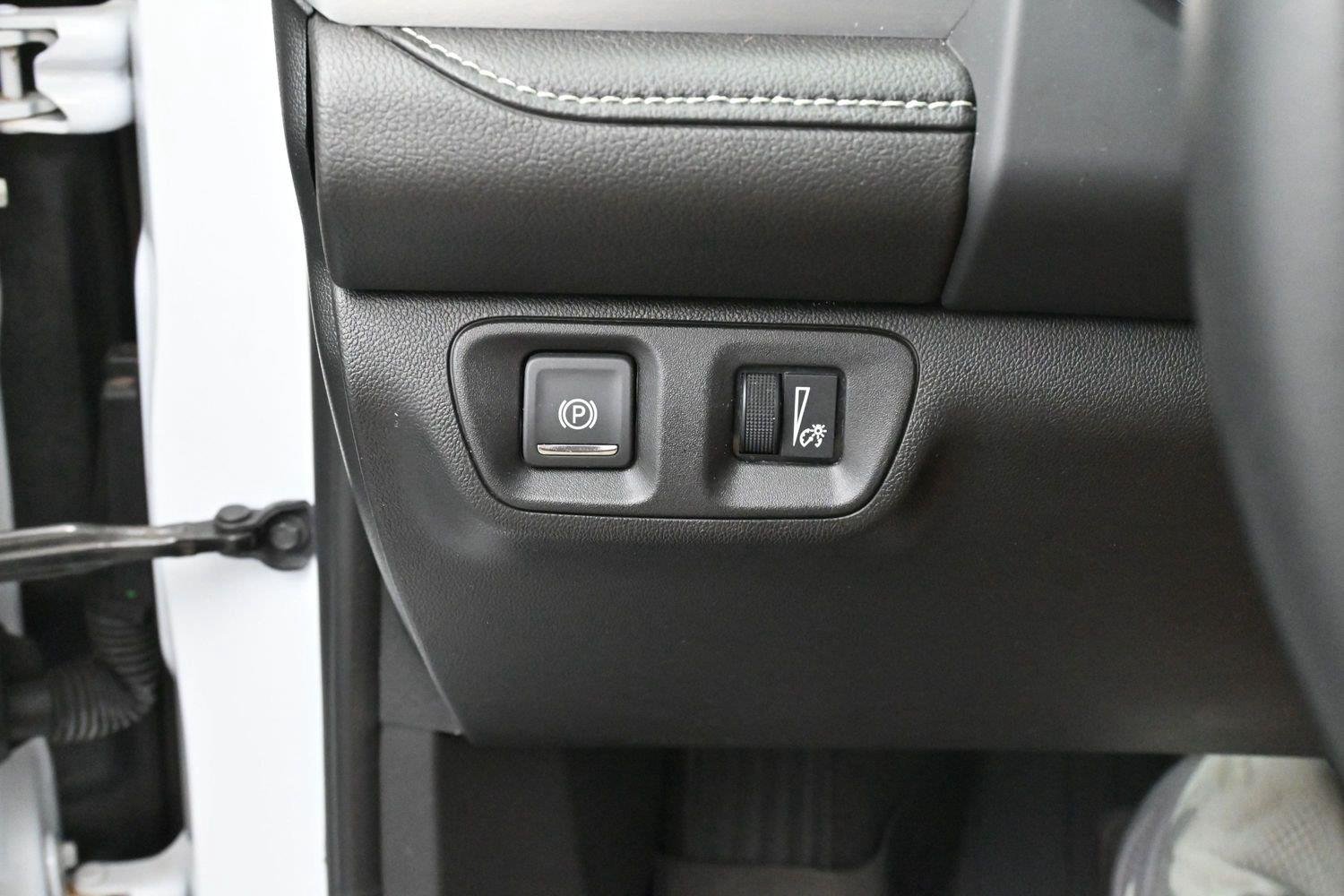 Used 2023 WHITE FROST TRICOAT GMC SLT image 27