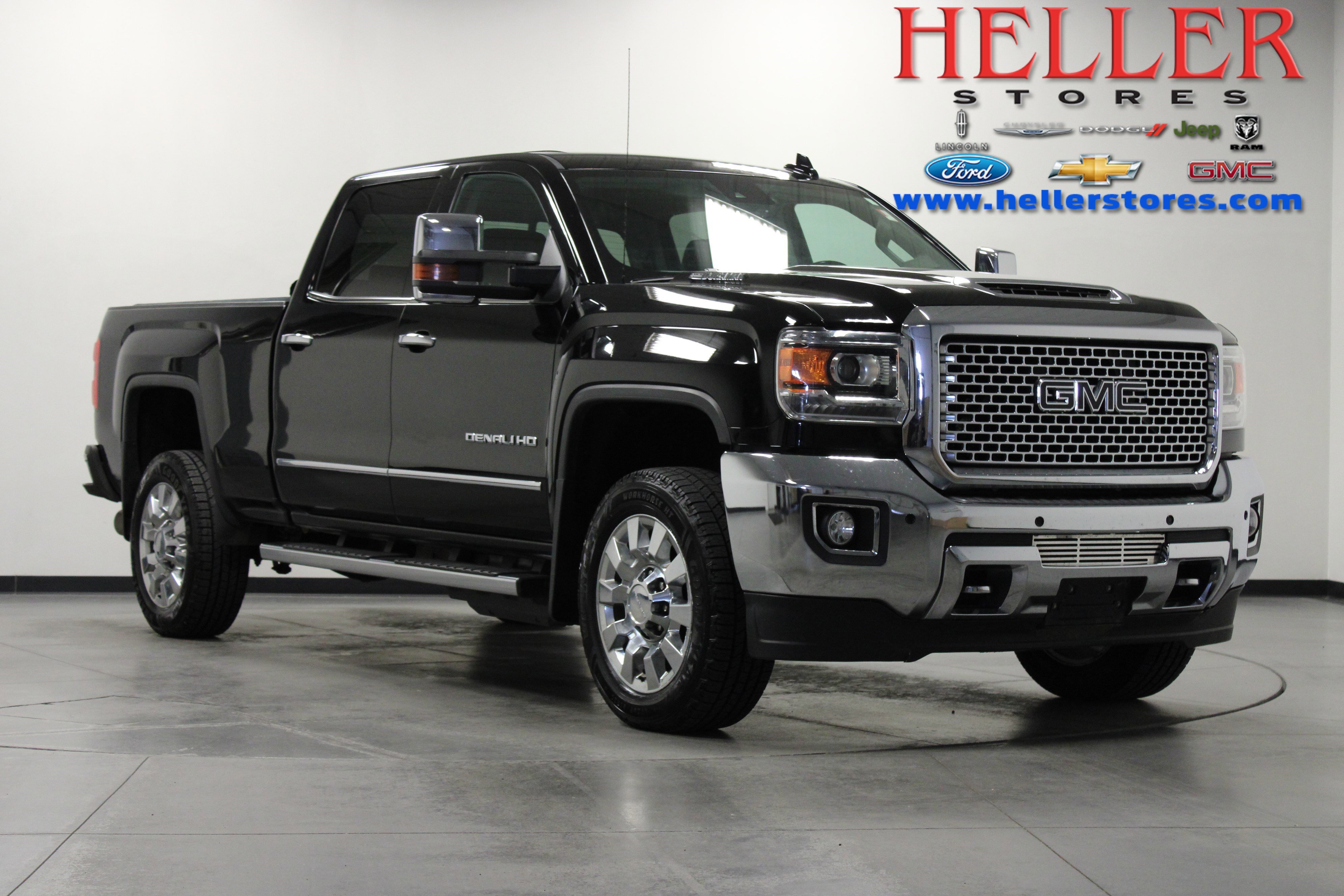 2017 GMC Sierra 4WD Crew Cab Standard Box Denali's photo