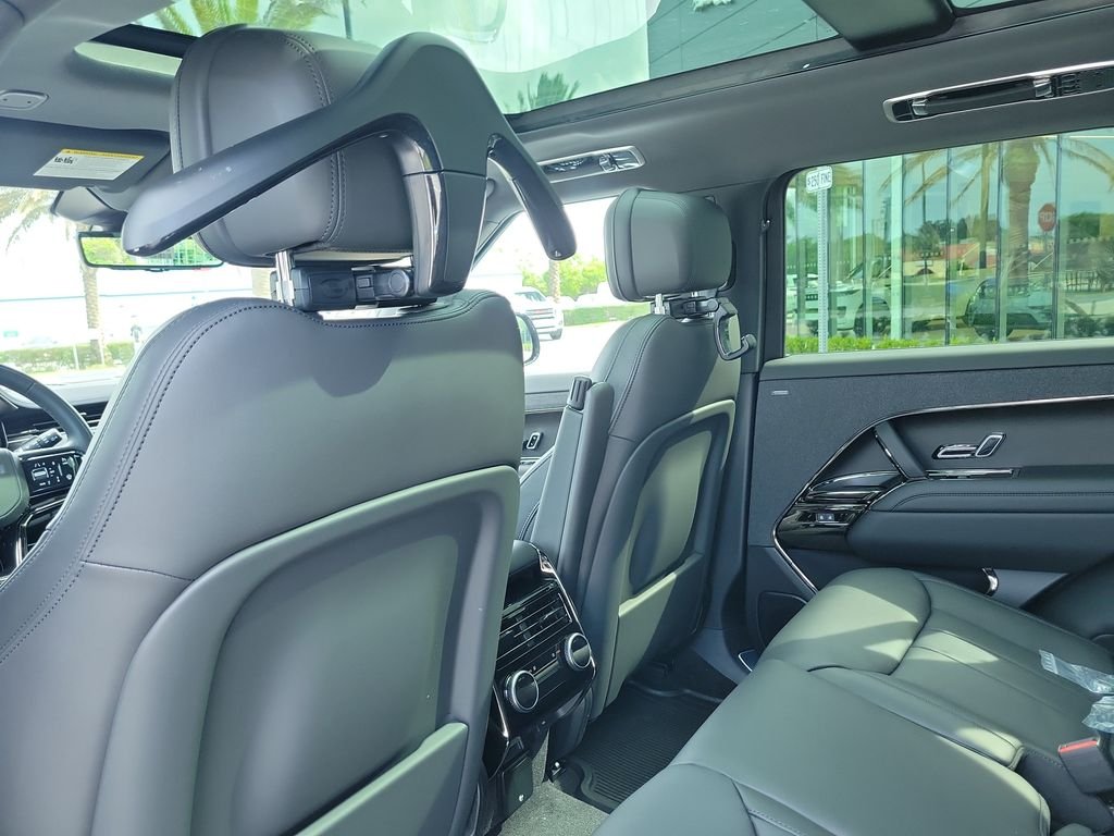 New 2026 Carpathian Grey Land Rover Dynamic SE image 17