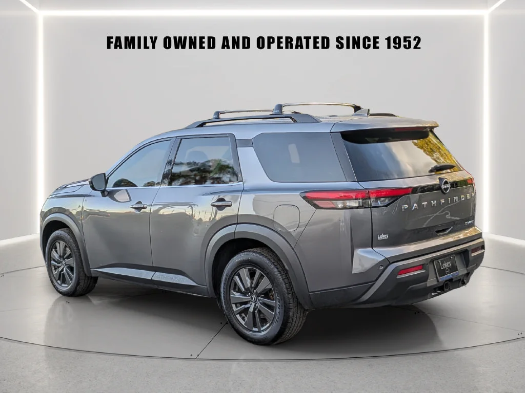 Used 2022 Gray Nissan SV image 4