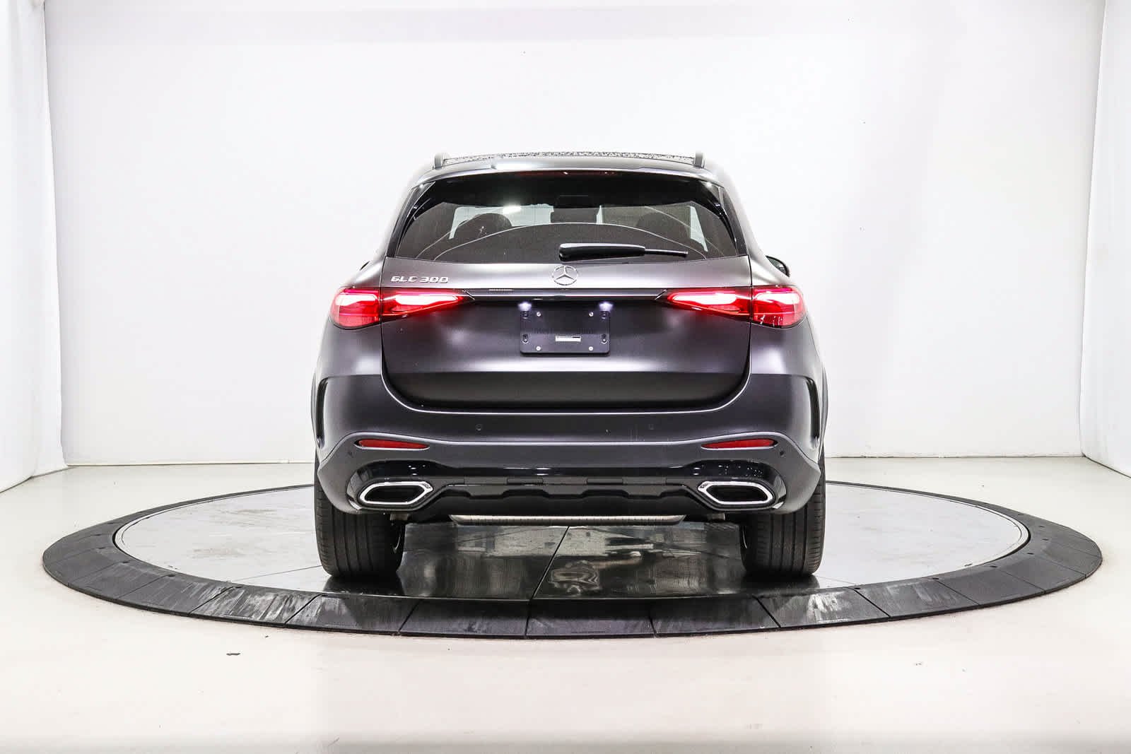 New 2027 MANUFAKTUR exclusive graphite grey magno Mercedes-Benz GLC 300 image 3