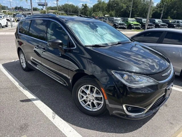 Used 2020 Black Chrysler Touring L image 3