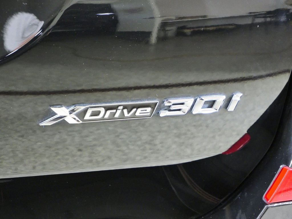 Used 2021 Jet Black BMW xDrive30i image 12