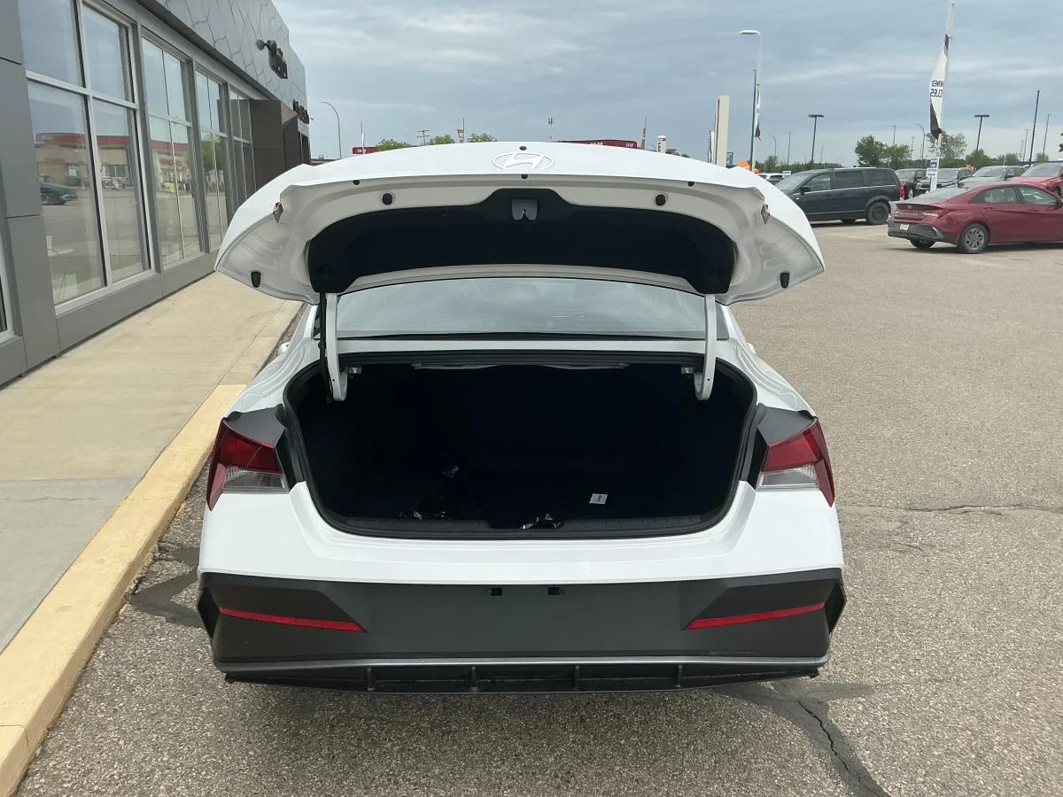 New 2026 White Hyundai Preferred image 38