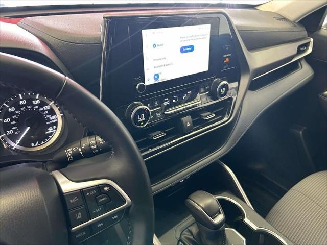 Certified Used 2025 WIND CHILL PEARL Toyota  image 20