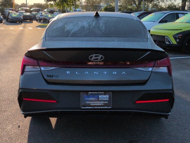 Used 2025 Gray Hyundai SEL Sport image 6