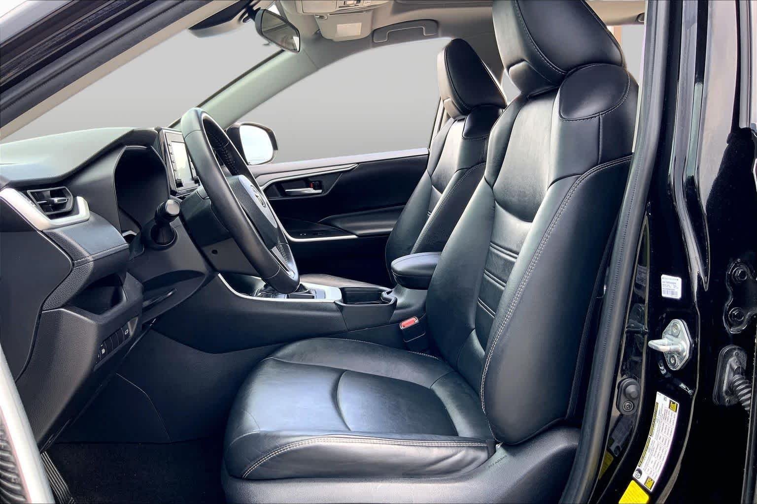 Used 2021 Midnight Black Metallic Toyota XLE Premium image 8