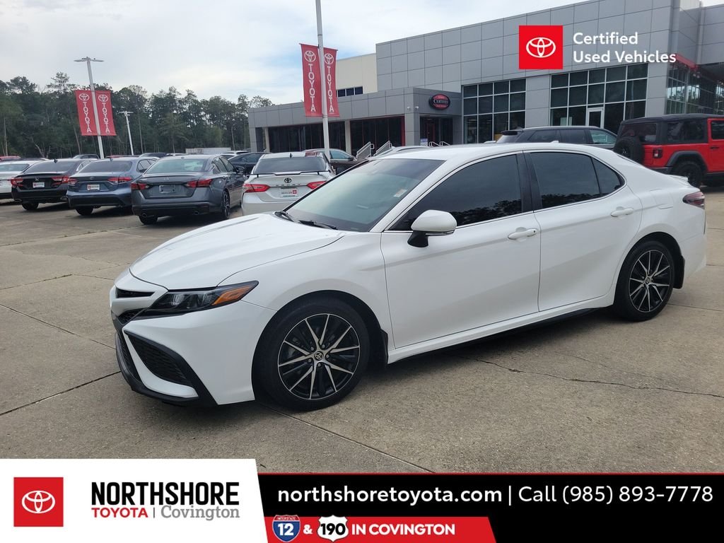 2023 Toyota Camry SE's photo