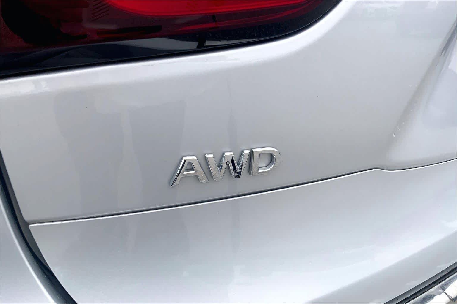 Used 2019 Liquid Platinum INFINITI LUXE image 32