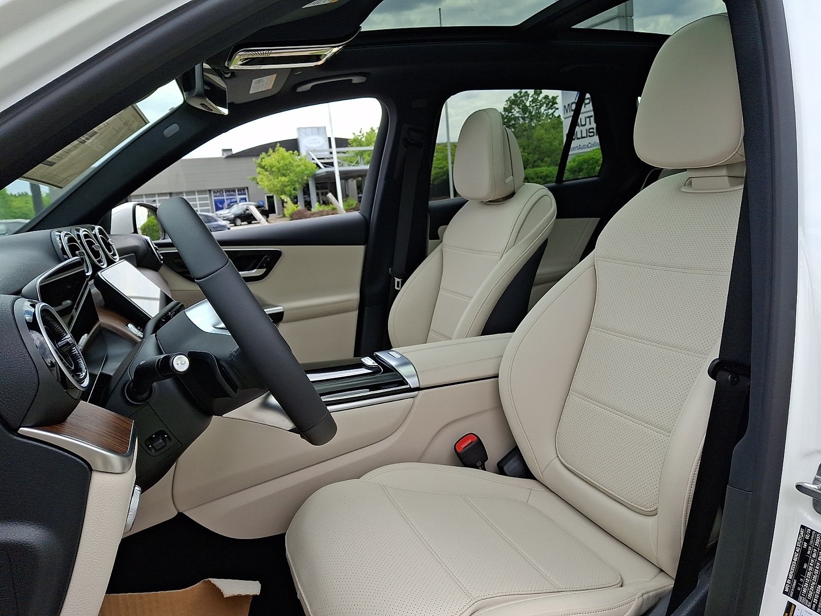 New 2026 Polar White Mercedes-Benz GLC 300 image 11