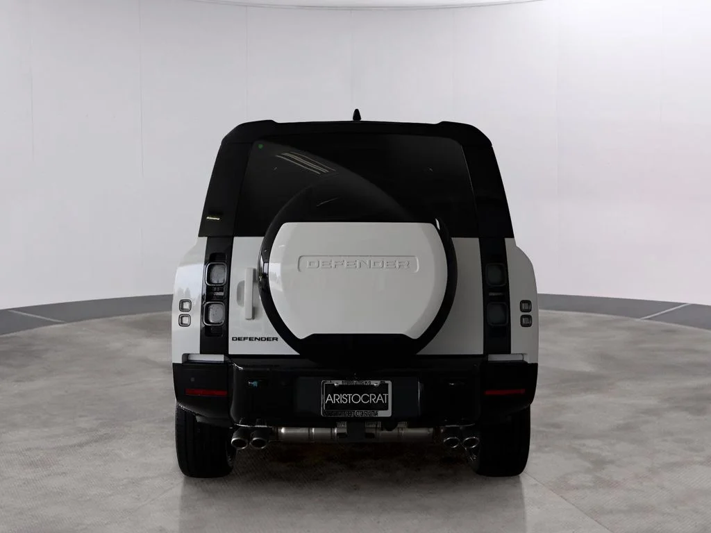 Certified Used 2025 Fuji White Land Rover V8 image 11
