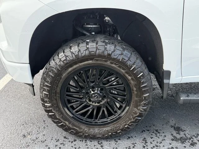 Used 2024 White Chevrolet RST image 18