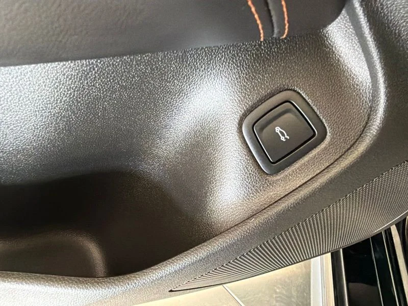 Used 2021 Black Cadillac Sport image 21
