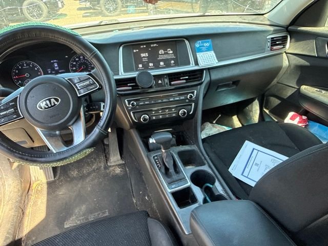 Used 2019 White Kia LX image 24