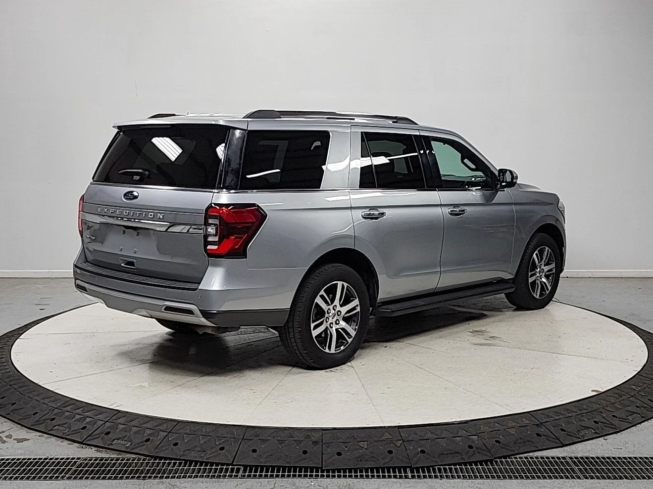 Used 2024 Silver Ford Limited image 8