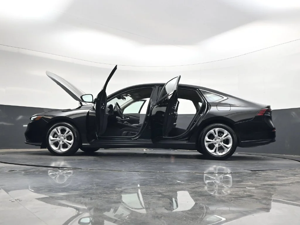 Used 2025  Honda LX image 39
