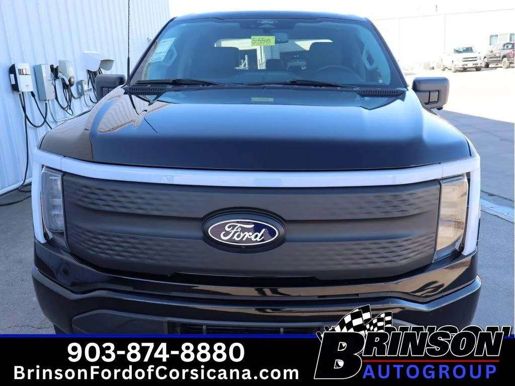New 2025 Agate Black Metallic Ford XLT image 2