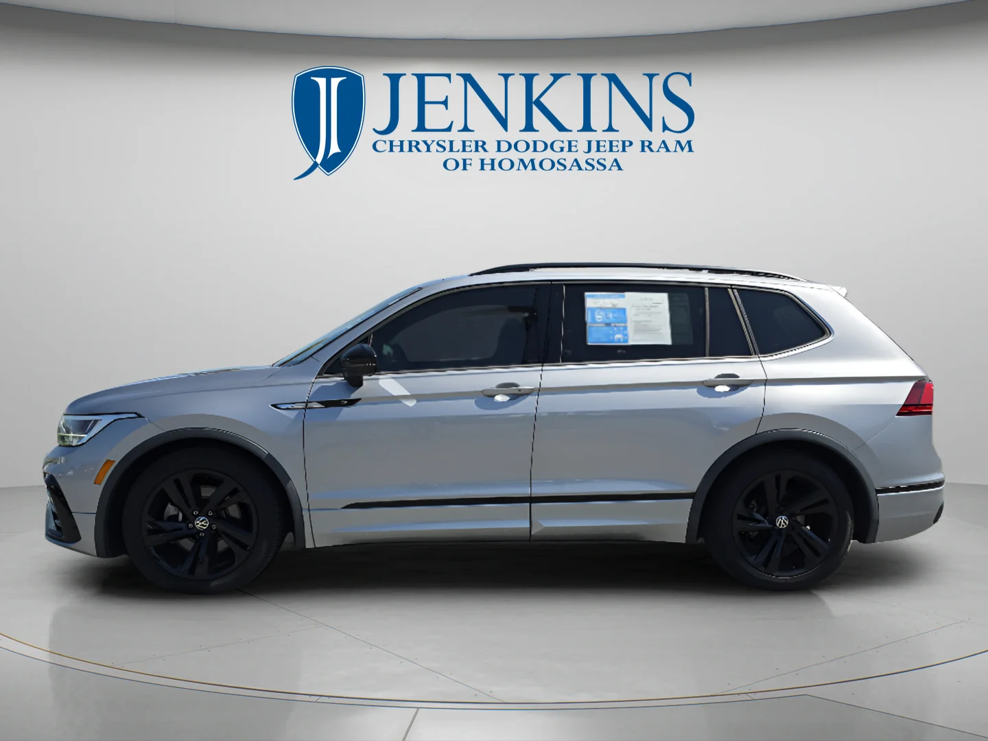 Used 2023 Pyrite Silver Metallic Volkswagen SE R-Line Black image 9