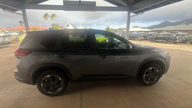 Used 2024 Gray Nissan SV image 6