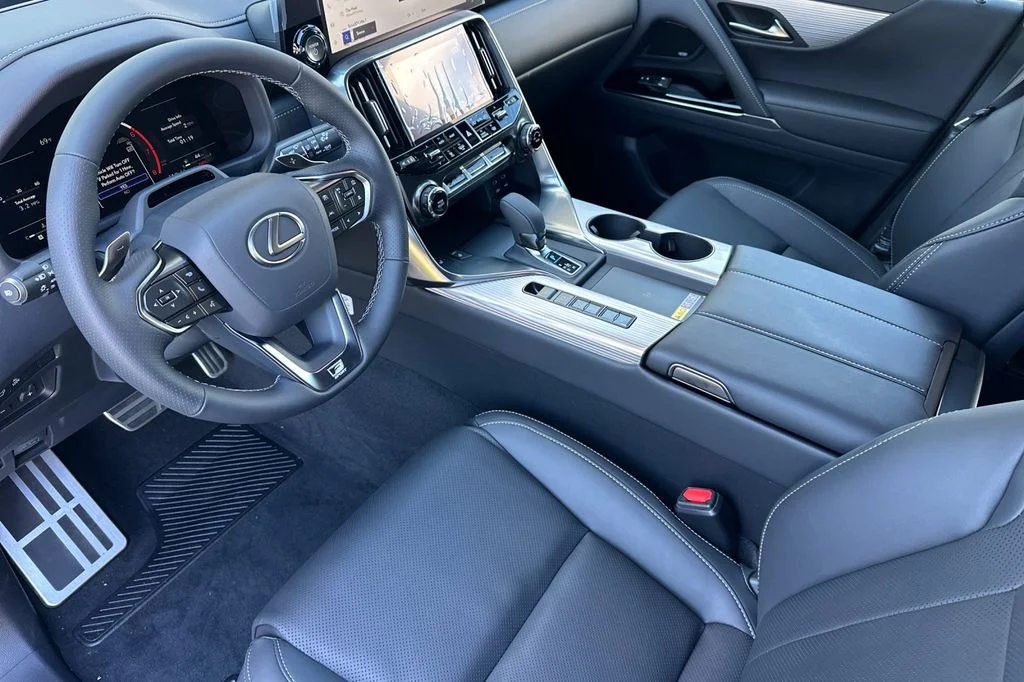 2026 Lexus LX 700h F-Sport - Photo 10