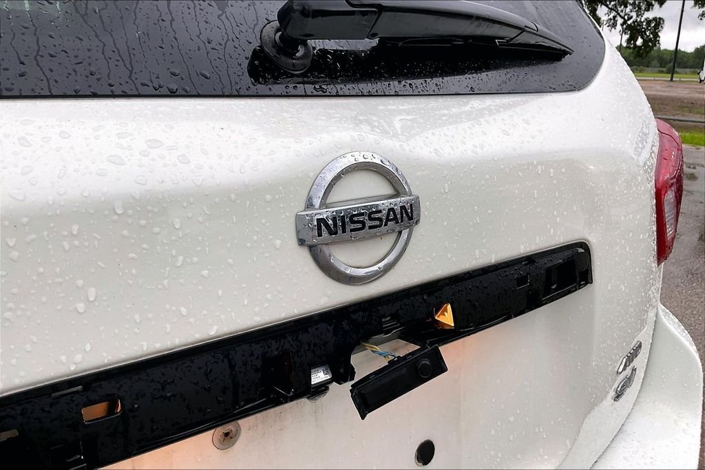 Used 2018 Glacier White Nissan SV image 27