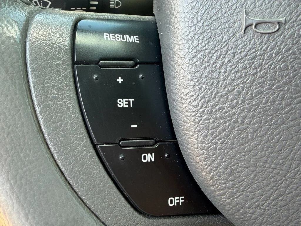 Used 2005 Silver Ford LX image 21