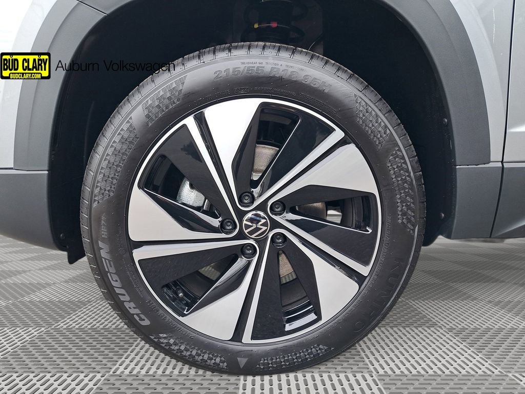 2025 Volkswagen Taos SE - Photo 11