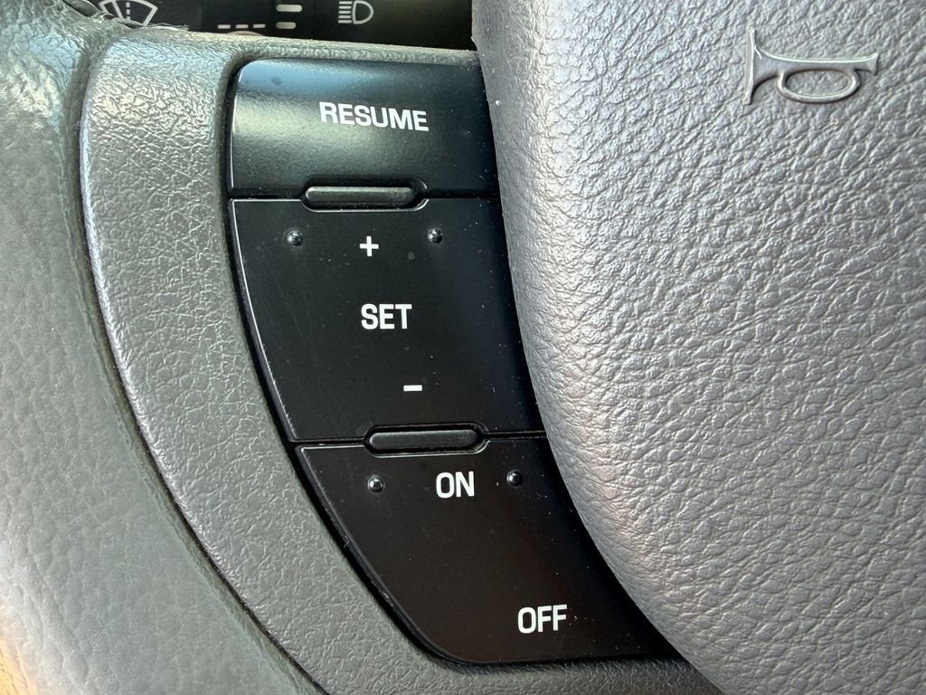 Used 2005 Silver Ford LX image 21